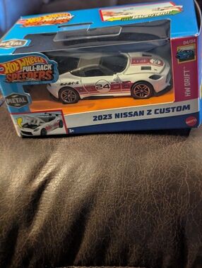 Hot Wheels Pull-Back Speeders 2023 Nissan Z Custom Toy Car - White & Red